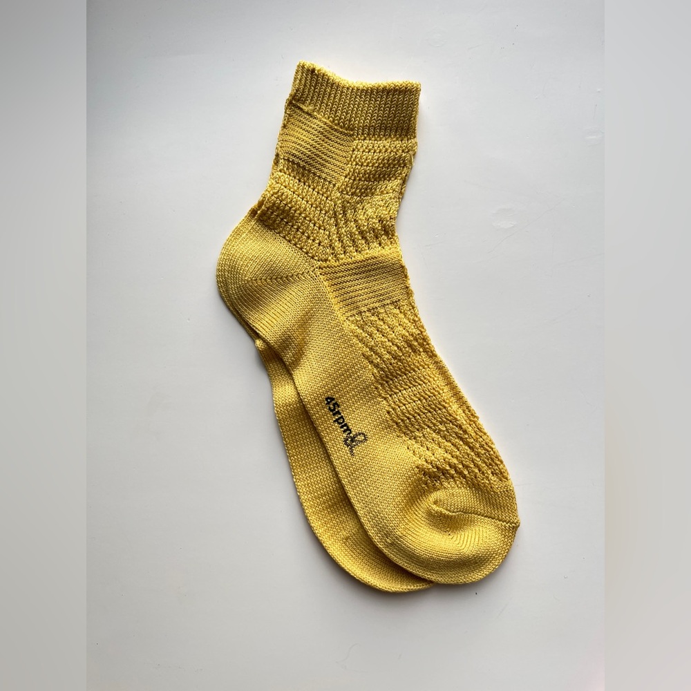 NWOT Japan brand 🇯🇵 45 R Women Cute Yellow Socks